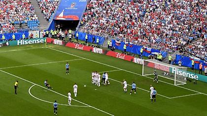 «Αγγίζει» την πρωτιά η Ουρουγουάη, 2-0 τη Ρωσία! (vid)