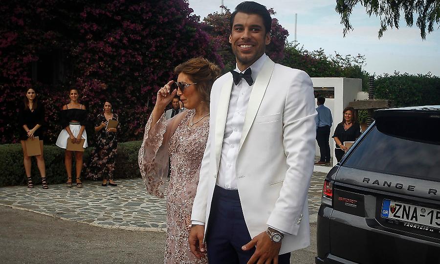 Ο γαμπρός Γιώργος Πρίντεζης και οι καλεσμένοι του (pics)