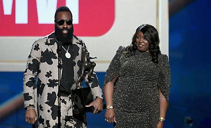 MVP ο Χάρντεν, Σίμονς και Κέισι τα άλλα βραβεία