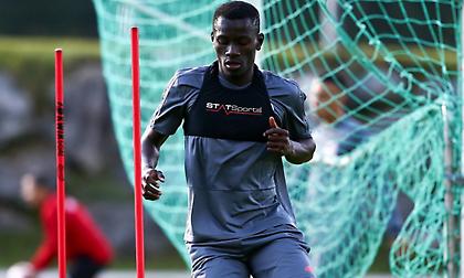 Τι στιλ κεντρικός μέσος είναι ο Μαντί Καμαρά