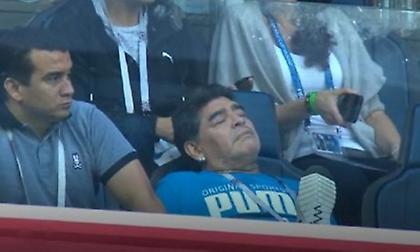 Σε… νιρβάνα ο Μαραντόνα πριν τη λήξη του ημιχρόνου! (video)