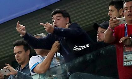 Λίνεκερ: «Ο Μαραντόνα κινδυνεύει να γίνει γελοίος»