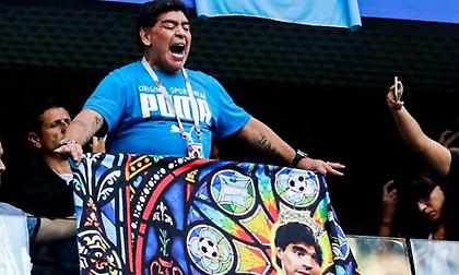 Πήρε τα πάνω του ο Μαραντόνα: Συνήλθε και πέταξε για Μόσχα! (pic)