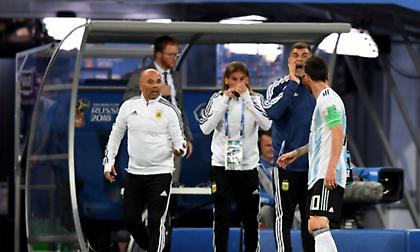 Χαμός στην Αργεντινή – Ο Σαμπάολι ρώτησε τον Μέσι για να βάλει τον Αγουέρο! (video)