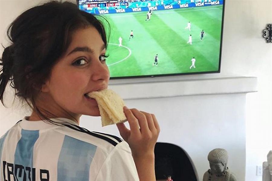 To κορίτσι του Ντι Κάπριο πανηγύρισε την πρόκριση της Αργεντινής (video)