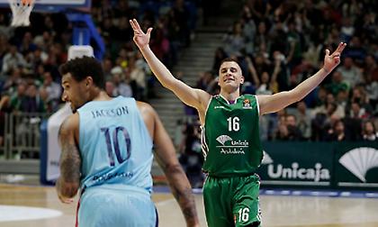 Υπέγραψε για δύο χρόνια στην Αρμάνι ο Νέντοβιτς