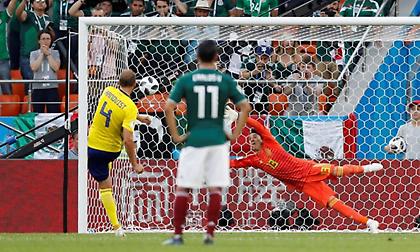 Κέρδισε πέναλτι ο Μπεργκ, μια ανάσα από τους «16» η Σουηδία! (video)