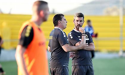 Τα… δυσκολεύει τα πράγματα ο Ουζουνίδης