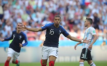 Ο Εμπαπέ στέλνει την Αργεντινή σπίτι της! (vids)