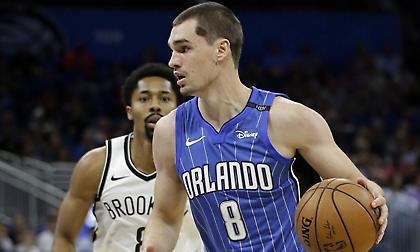 Μιλά με Νικς ο Χεζόνια