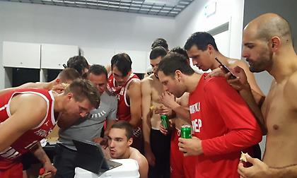 Η εθνική μπάσκετ Κροατίας έβλεπε… Μουντιάλ στα αποδυτήρια (pic)