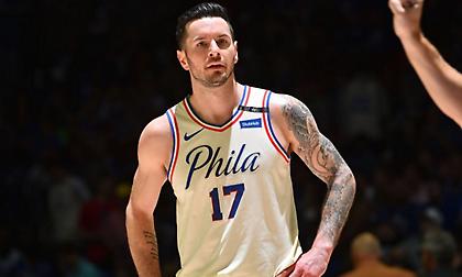 Παραμένει στους Σίξερς ο Ρέντικ