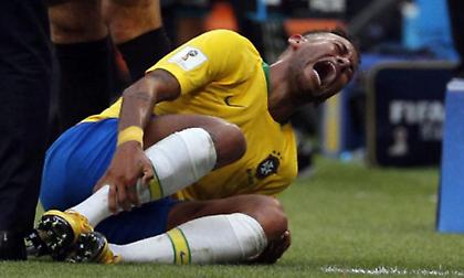 Πίτερ Σμάιχελ για Νεϊμάρ: «Μία λέξη υπάρχει γι’ αυτό που κάνει: λυπηρό»