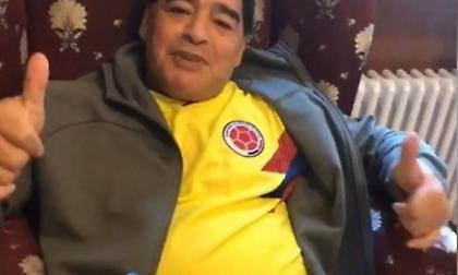 Ο Μαραντόνα υποστηρίζει την Κολομβία και φόρεσε τη φανέλα της! (video)