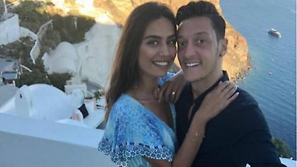 Στην Σαντορίνη ο Οζίλ και ειρωνείες από την Bild