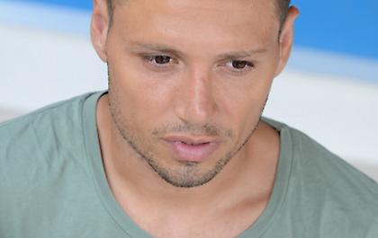 Απειλούν τον Σάρατε και την οικογένειά του