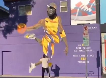 Άγνωστος ατίμασε το γκράφιτι του Κόμπι με… Λεμπρόν, αλλά η τάξη αποκαταστάθηκε (video)