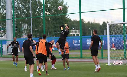 Ο Σουάρες έπαιξε γκολκίπερ στην προπόνηση της Ουρουγουάης (pics)