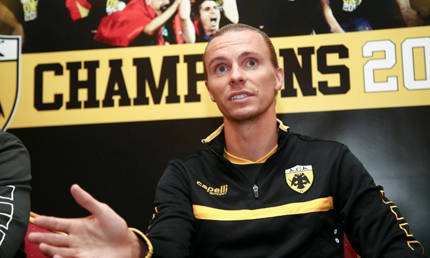 Χουλτ: «Είχε την καλύτερη ομάδα η ΑΕΚ, γι' αυτό πήρε το πρωτάθλημα»