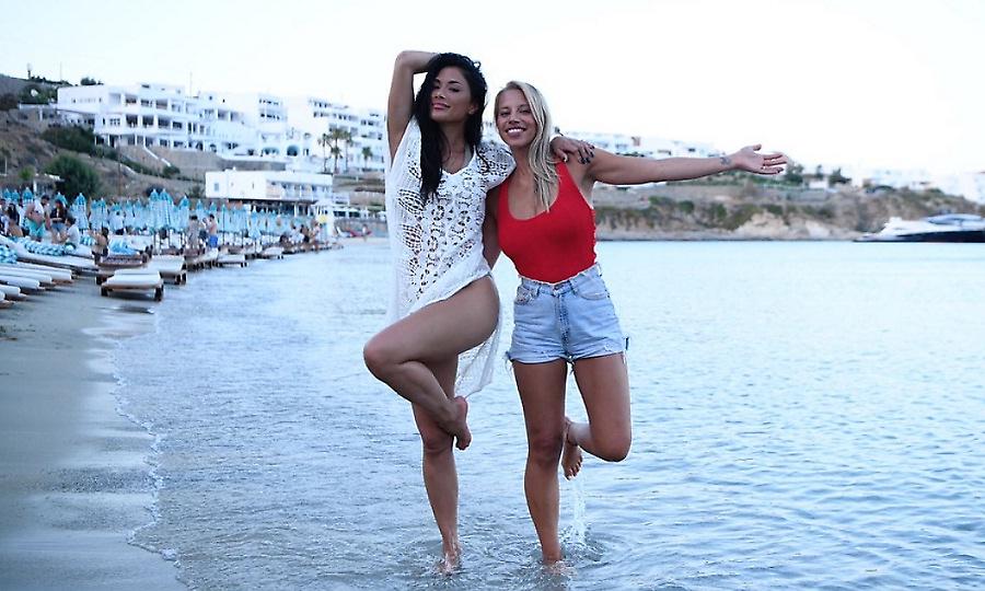 Η Νικόλ Σέρζινγκερ ξεφαντώνει στη Μύκονο (pics)