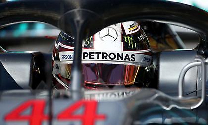 Πρωτιά για Mercedes, ατύχημα για Γκροζάν