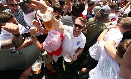 «Γκρεμίστηκε» το Λονδίνο στο γκολ του Μαγκουάιρ! (vids)