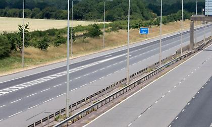 Άδειοι δρόμοι στην Αγγλία κατά τη διάρκεια του αγώνα με την Σουηδία (pics)