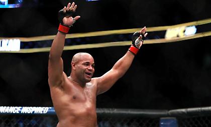 Μεγάλος νικητής ο Κόρμιερ με ΚΟ! (video)