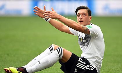 Πατέρας Οζίλ: «Στη θέση του θα σταματούσα από την εθνική»