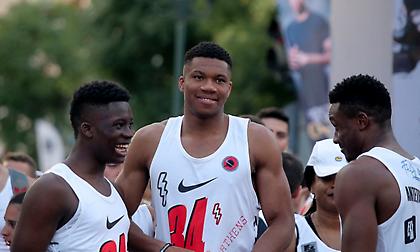 Στο Λας Βέγκας οι Αντετοκούνμπο για χάρη του Κώστα (pics)