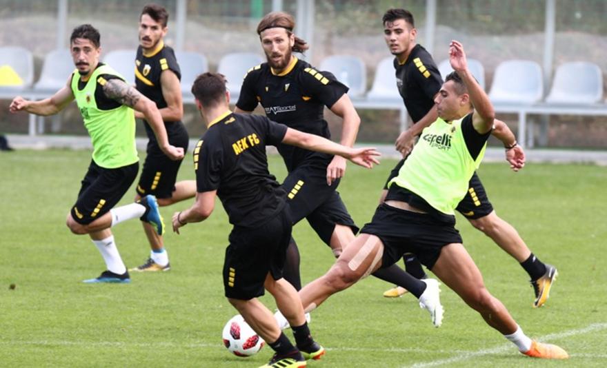 Διπλές προπονήσεις με περισσότερη μπάλα στην ΑΕΚ (video)