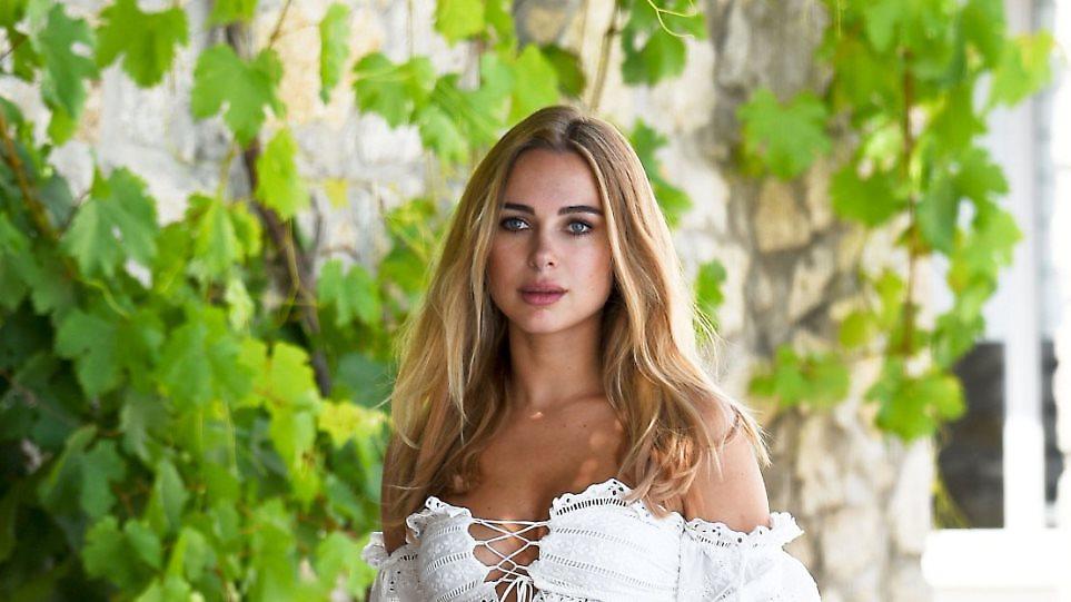 Στη Μύκονο για φωτογράφιση μπικίνι η σέξι Kimberley Garner