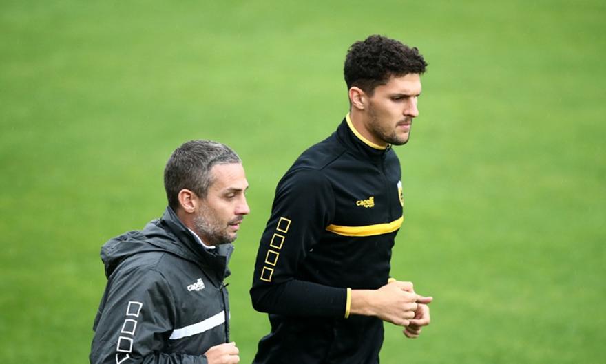 Με βροχή και χωρίς Αλμπάνη το πρόγραμμα της ΑΕΚ