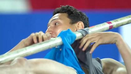 Απίστευτο ατύχημα για αθλητή του επί κοντώ