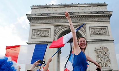 Η υποδοχή των παγκόσμιων πρωταθλητών στη Γαλλία (live)