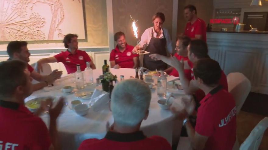 Η έκπληξη στον εορτάζοντα Μαρτίνς και το μήνυμά του για τον νέο Ολυμπιακό (video)