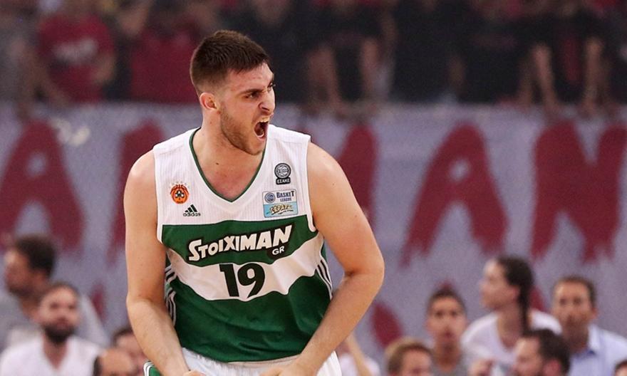 Στις 22:40 η άφιξη Παπαγιάννη