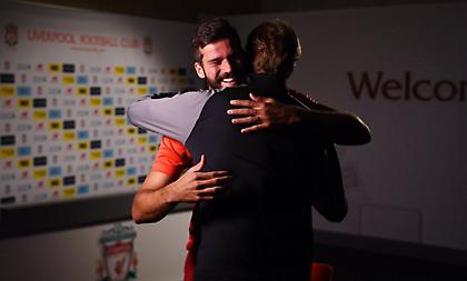 Ο Κλοπ… διέκοψε την πρώτη συνέντευξη του «κόκκινου» Άλισον (video)