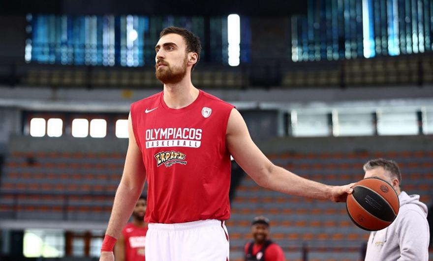 Οριστικά συνεχίζει στον Ολυμπιακό ο Μιλουτίνοφ