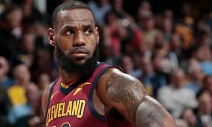 Λέικερς: Πεντάδα με τον Λεμπρόν ως… σέντερ!