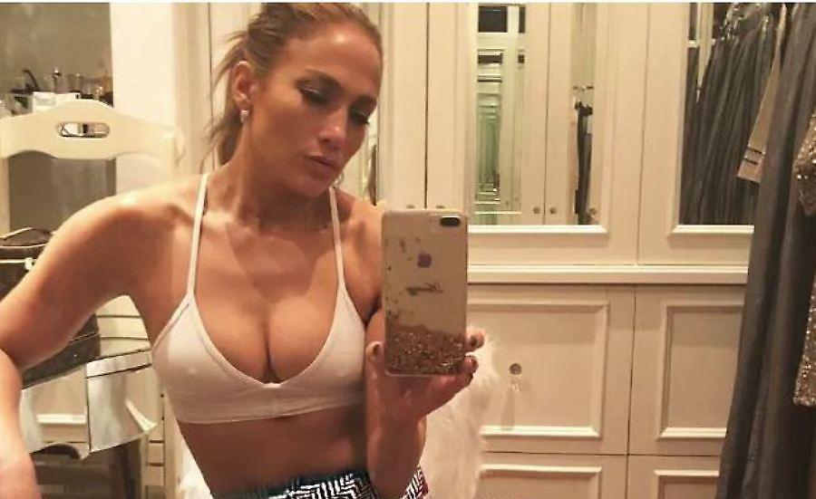 «Κάγκελο» η Τζένιφερ Λόπεζ (pics)