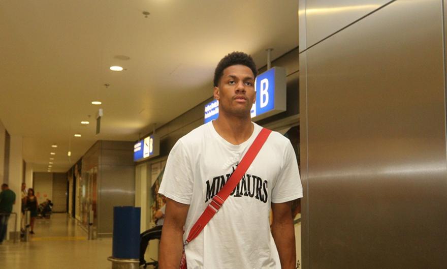 Στην Αθήνα ο Τουπάν: «Ήρθα σε ομάδα με ιστορία»