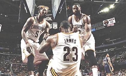 Ο Σμιθ θυμήθηκε να αποχαιρετήσει τον Λεμπρόν μετά από τρεις εβδομάδες! (pic)