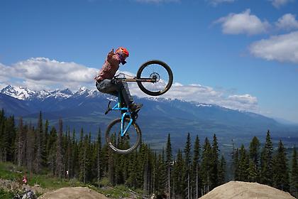 Η εναέρια διάσωση ενός εξηντάχρονου ποδηλάτη (vid)