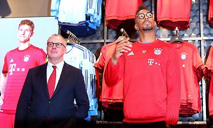 Ρουμενίγκε: «Η Παρί έχει μιλήσει με τους μάνατζερ του Μπόατενγκ»