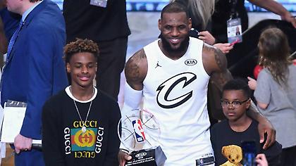 Λεμπρόν: «Μετανιώνω που έδωσα το όνομά μου στον γιου μου»