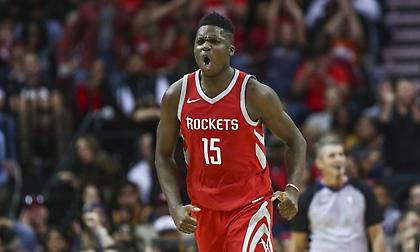 Μένει στους Ρόκετς με «χρυσό» συμβόλαιο ο Καπελά!