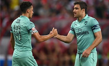 «Πεντάρα» η Άρσεναλ με βασικό τον Παπασταθόπουλο