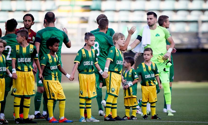 Με μαύρα περιβραχιόνια οι παίκτες του Παναθηναϊκού και της Ντεν Χάαγκ