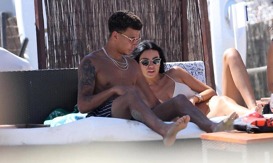 Στην Ίμπιζα με την «καυτή» Ρούμπι ο Ντέλε Άλι (pics)